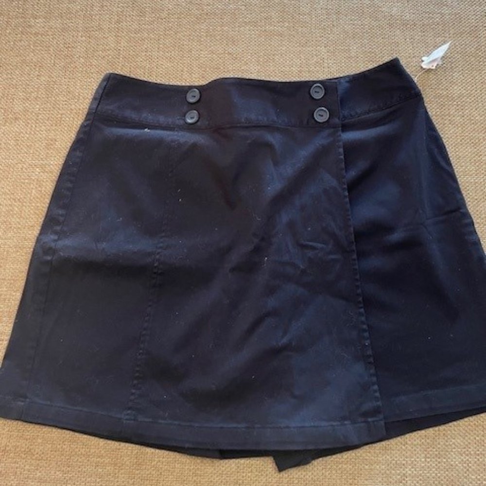Black Skort
